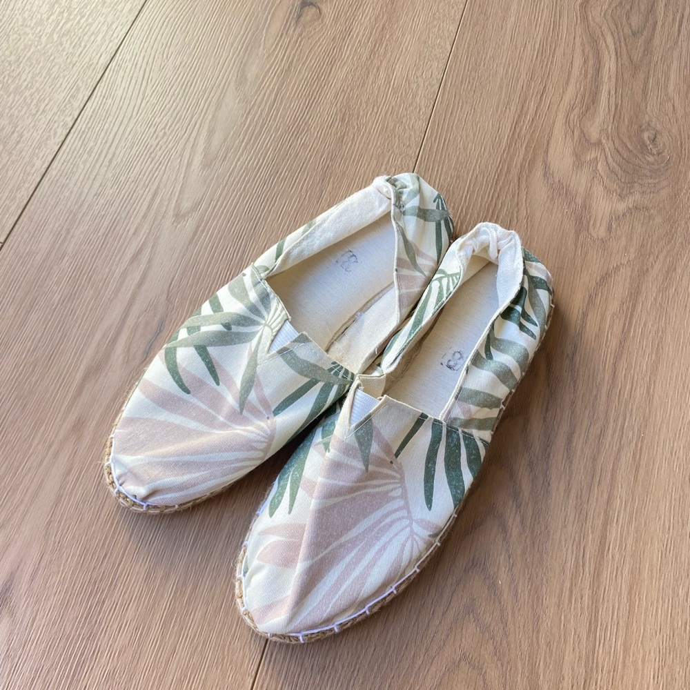 Women’s Tropical Print Espadrilles/Alpargatas, Size 8